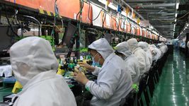 Foxconn при приёме на работу платит бонусы в $1400