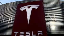 Tesla вдвое «уронила» продажи в Китае. Рыночная доля по миру упала до 2-летнего минимума