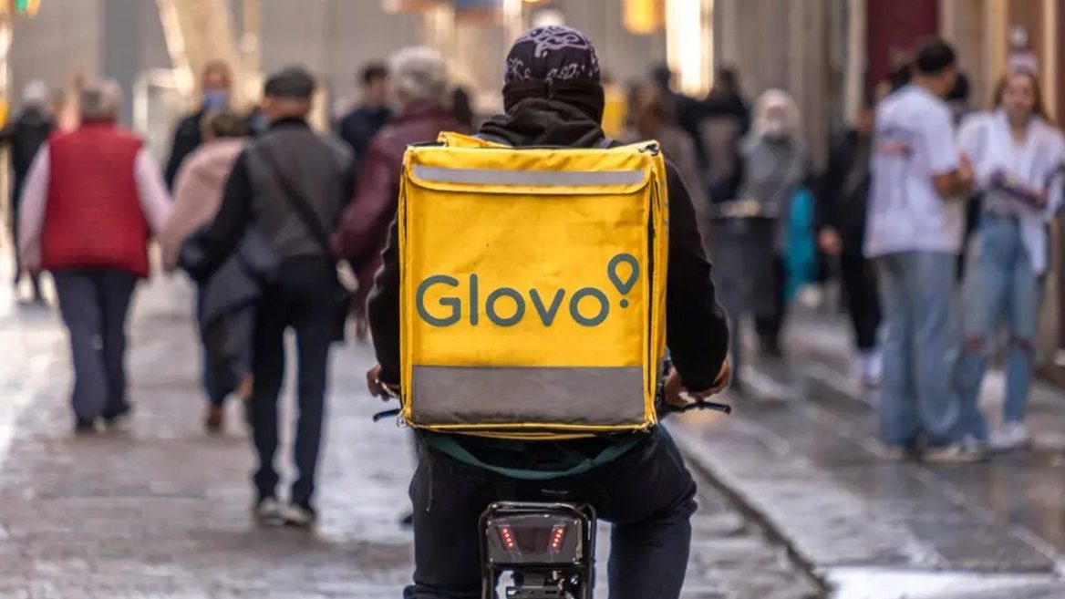 Курьер Glovo погиб на работе. А потом получил письмо что уволен за «ненадлежащее исполнение»