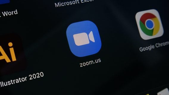 Zoom тайно прослушивает пользователей