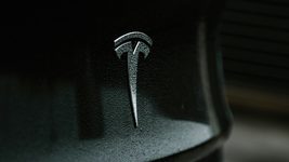 Tesla обвалилась на 30% за 3 месяца