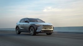  Пошёл в народ? Toyota скопировала руль-штурвал Tesla в свой электрокар