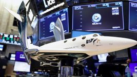 Акции Virgin Galactic упали почти на 10% после полёта Безоса. До этого рухнули на 40%