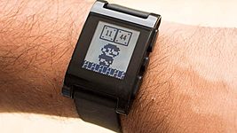 Fitbit продлила поддержку умных часов Pebble на полгода 