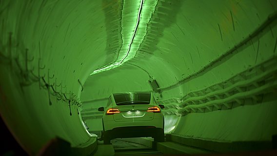 Tesla разработает 12-местный минивэн для Boring Company