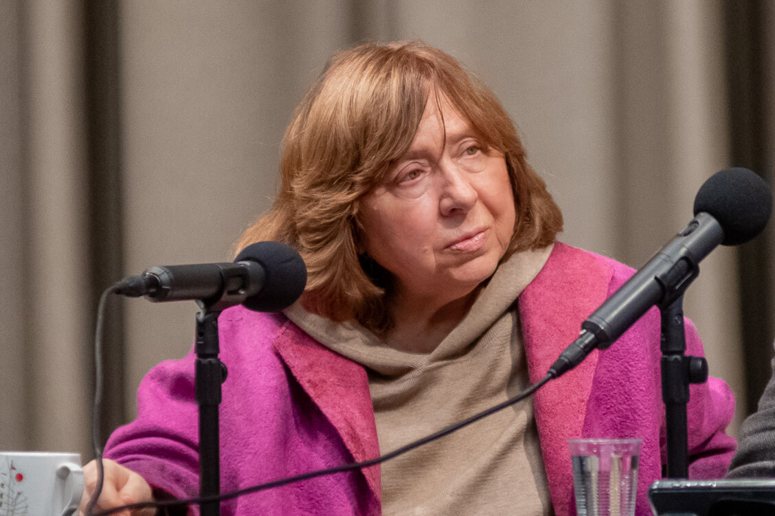Алексиевич: Из наших умов не уходят мысли о третьей мировой войне