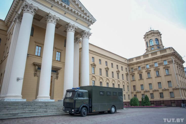 Количество "экстремистских формирований" выросло до 310