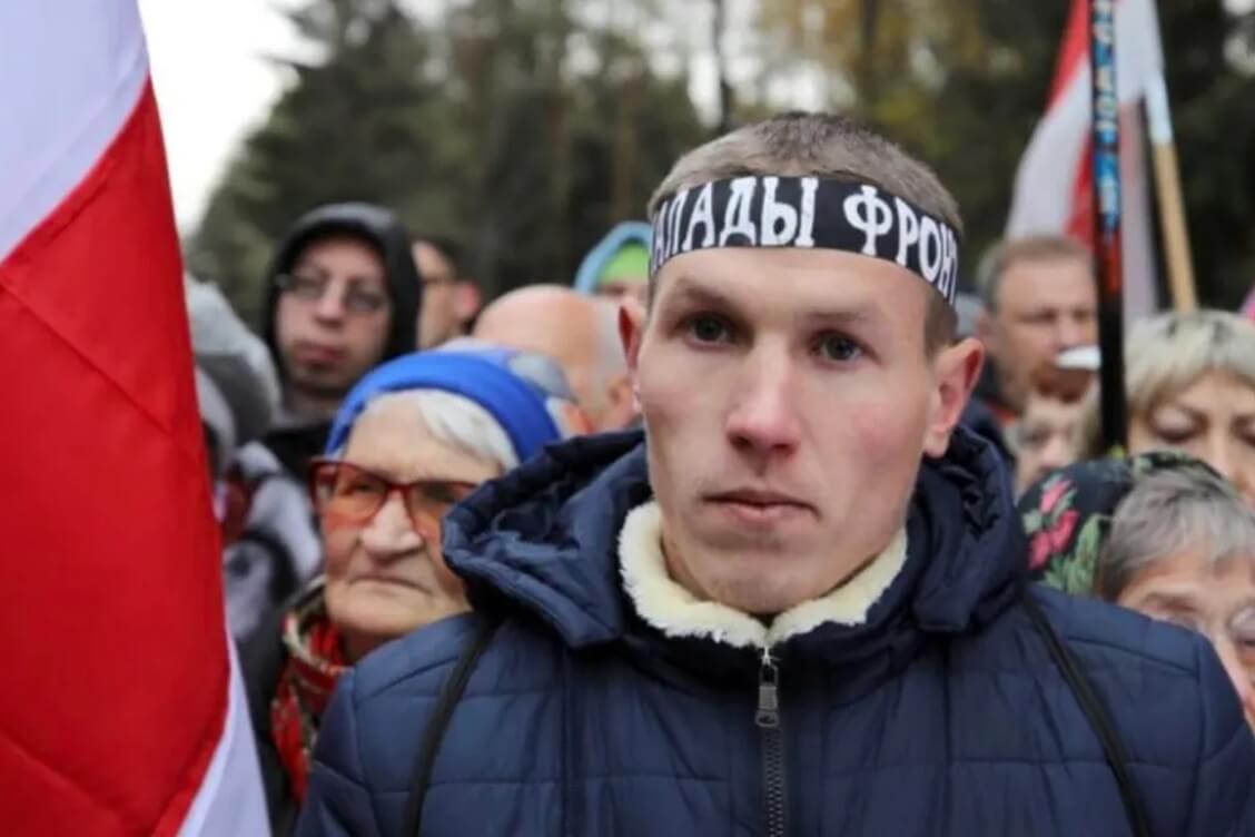 Начинается суд над политзаключенным Максимом Урбановичем — братом воюющего в Украине добровольца