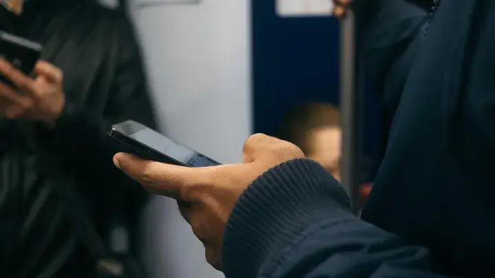 A1 и МТС продлили обязательство не повышать тарифы на мобильную связь до конца 2026 года