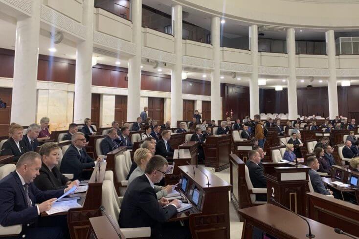 В парламент внесен законопроект об ответственности за пропаганду гомосексуальных отношений, бездетности, смены пола