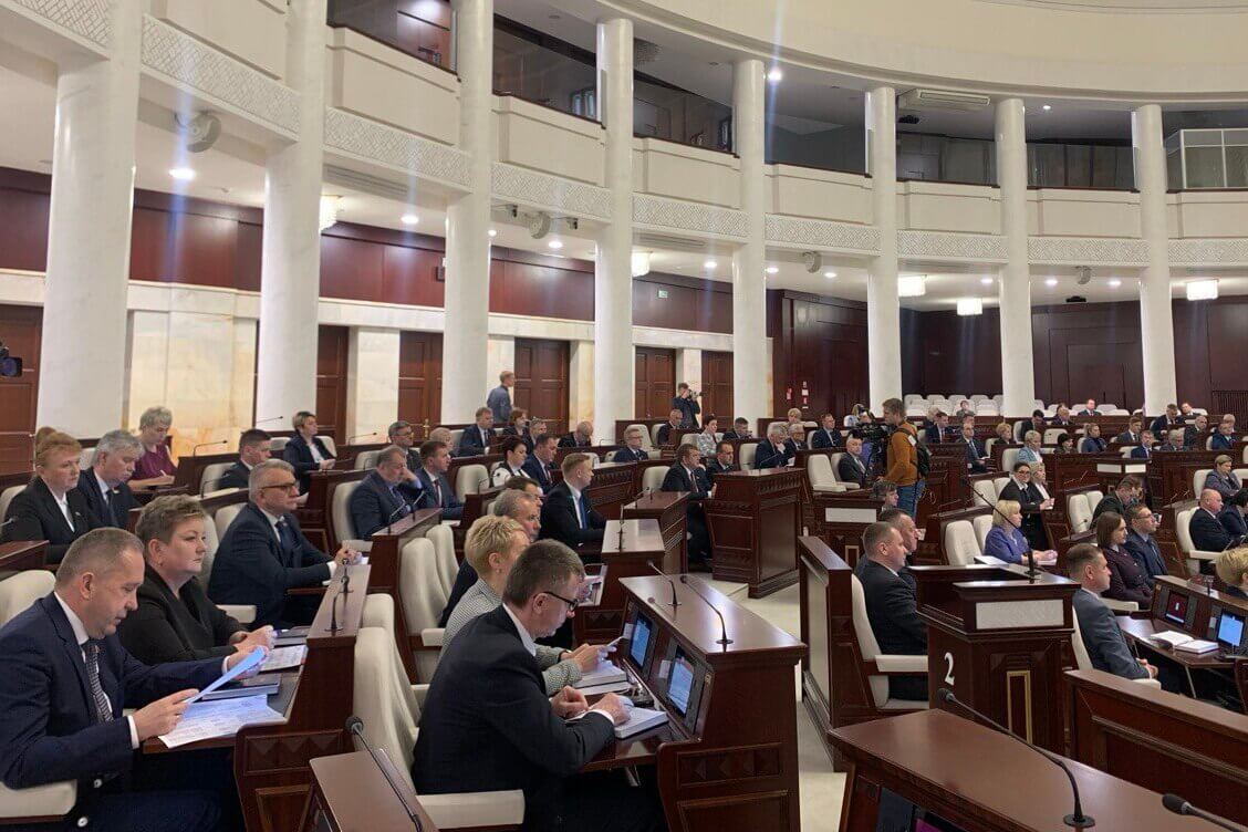 В парламент внесен законопроект об ответственности за пропаганду гомосексуальных отношений, бездетности, смены пола