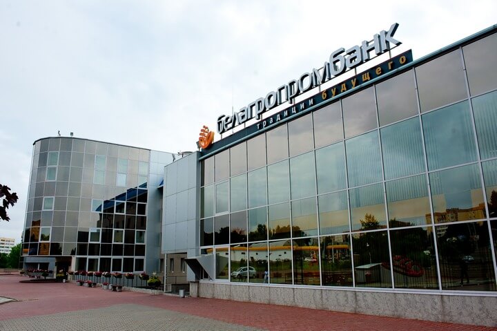 Шесть банков сообщили о нововведениях в работе с клиентами