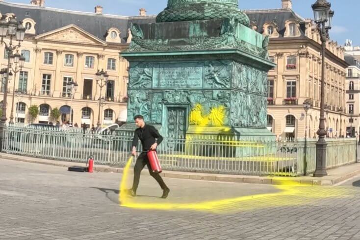 Франция отказала акционисту Кузьмичу в статусе беженца