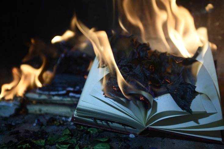 Министр информации объяснил существование списка запрещенных книг борьбой с пропагандой извращений