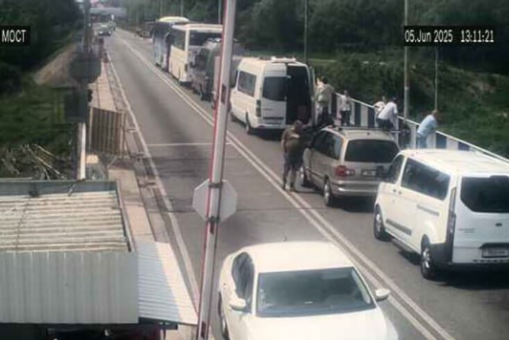 Чэргі аўтамабіляў і аўтобусаў на ўезд у Польшчу працягваюць змяншацца