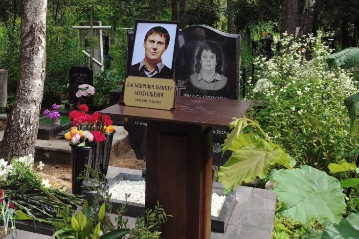 Opposition activist buried in Minsk after mysterious death