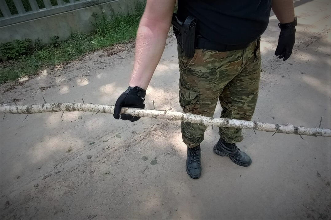 Мігранты атакавалі польскіх памежнікаў камянямі, бутэлькамі і палкай з цвікамі — Памежная ахова Польшчы