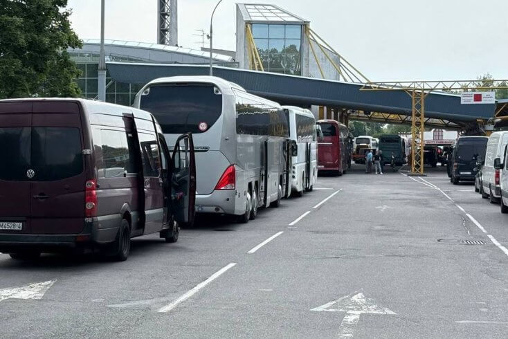 ДМК абвінаваціў польскі бок у "нерытмічным прыёме" транспарту ў пункце пропуску Брэст, чаканне на мяжы перавышае трое сутак