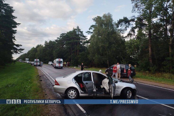 Смяротнае ДТЗ у Слонімскім раёне — тры чалавекі загінулі, пяцёра шпіталізаваныя