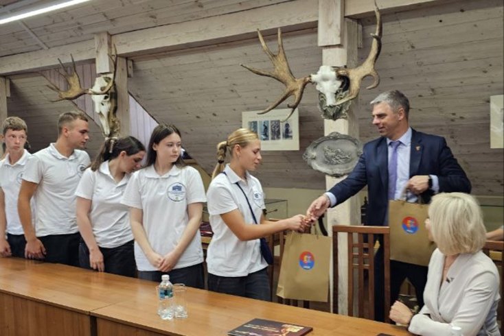 Латушко о поддерживающих войну чиновниках: Вскрываются "русские консервы"