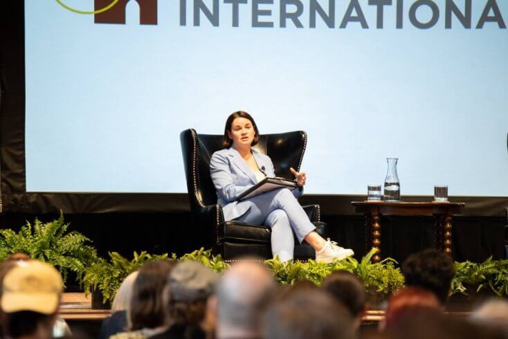 Cichanoŭskaja calls for restoring faith in democracy in Havel lecture