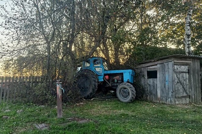 У Магілёўскім раёне п'яны кіроўца выпаў з трактара і загінуў пад коламі — ДКСЭ