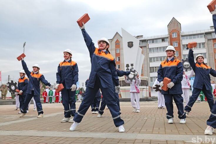 Дзень Кастрычніцкай рэвалюцыі паважаюць "30 працэнтаў людзей" — Лукашэнка
