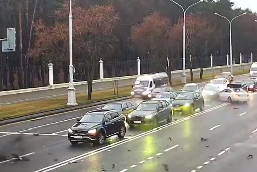 На проспекте Независимости в Минске 45-летний водитель столкнулся с 8 автомобилями