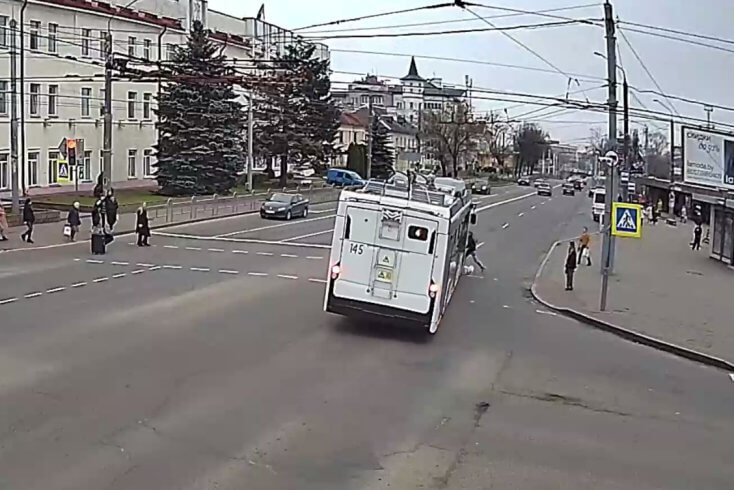 У Магілёве тралейбус збіў 12-гадовую школьніцу на пешаходным пераходзе