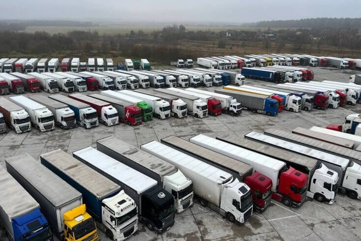 В Беларуси застряло 1.265 литовских фур, таможня угрожает 