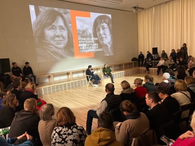 Русский язык — оружие империи? Писательницы Светлана Алексиевич и Светлана Курс публично разошлись в оценках