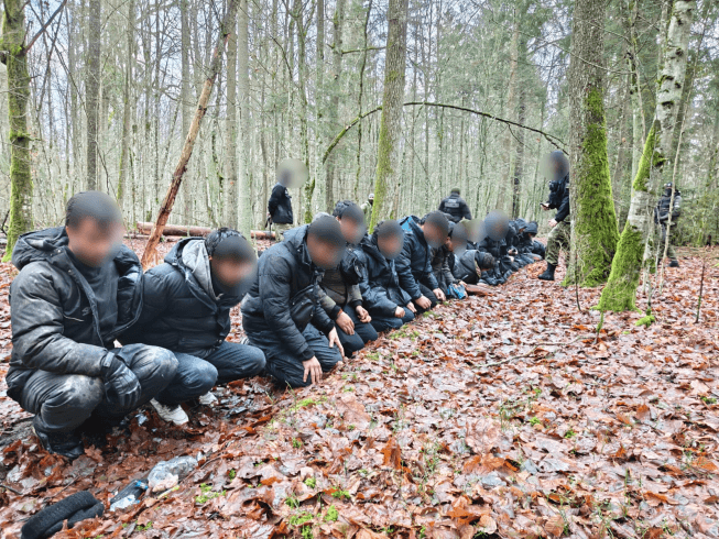 Polish border guards discover tunnel under border wall