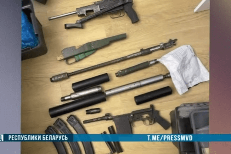 На жыхара Віцебска заведзеная крымінальная справа за выраб зброі, яго затрымалі з АМАПам і спецназам