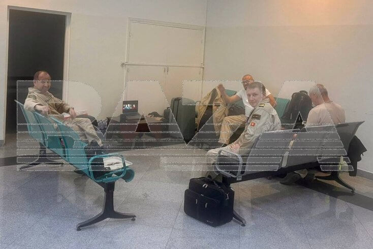 У аэрапорце Туніса трэці дзень трымаюць двух беларусаў, якія ў складзе расійскага экіпажа пераганялі ва Уганду верталёт Мі-26