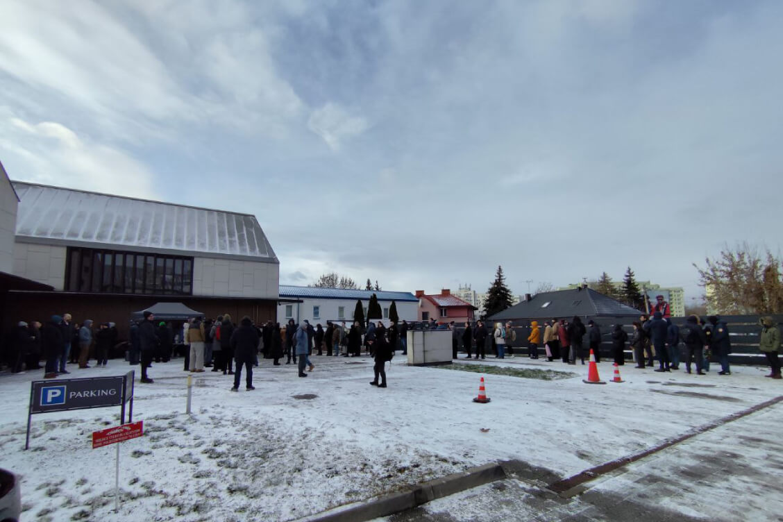 Mourners pay respects to prominent journalist Miełkazioraŭ