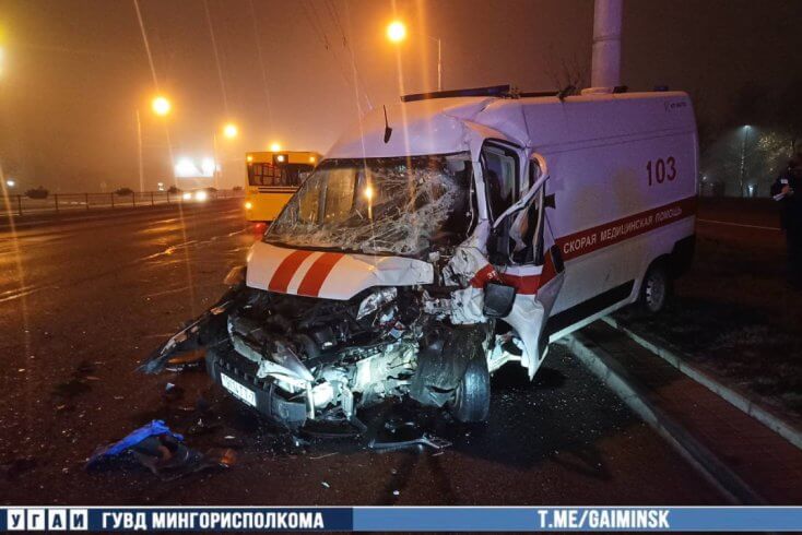 Столкновение с автобусом в Минске — пострадали фельдшеры и водитель скорой помощи