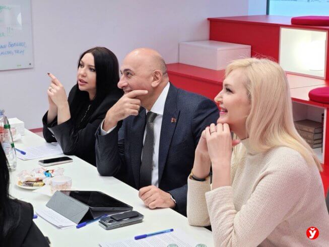 Министр информации ждет от блогеров "патриотичного контента", так как "монолог государства в информационном пространстве недостаточен"