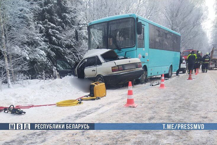 Два чалавекі загінула пры сутыкненні легкавога аўтамабіля з аўтобусам у Полацкім раёне