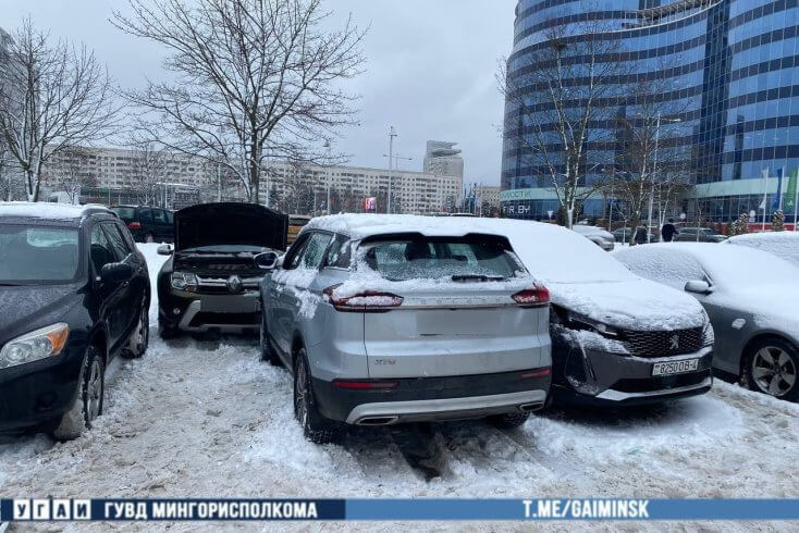 45-гадовы кіроўца памёр падчас руху па паркоўцы каля Нацыянальнай бібліятэкі ў Мінску