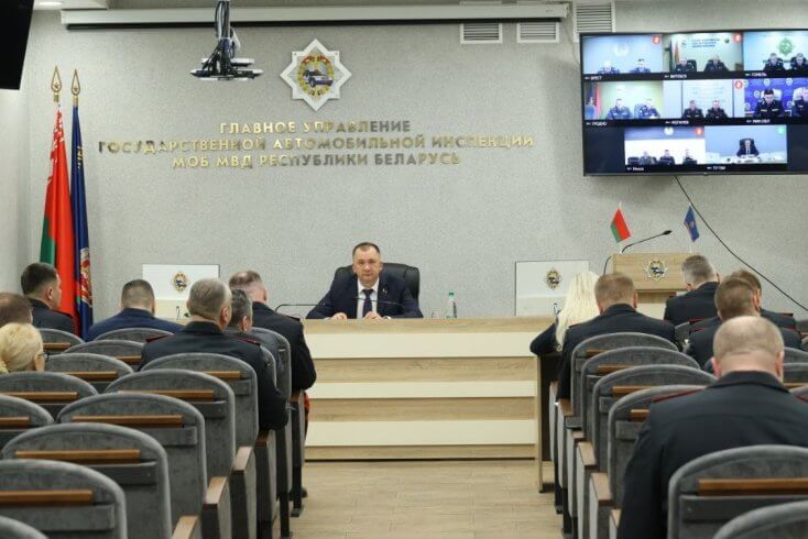 Кубраков поручил вывести тяжелую технику МВД для “содействия коммунальным службам в уборке снега”