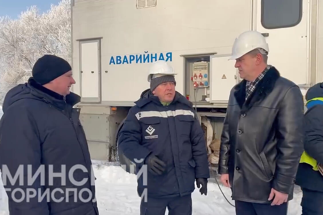 Последствия аварии на тепловой магистрали в Минске ликвидируют 