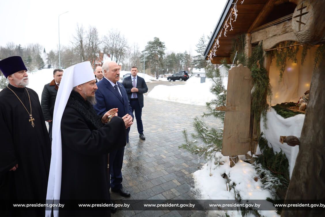 Лукашэнка ў храме паскардзіўся, што яму не да адпачынку, і заклікаў беларусаў 