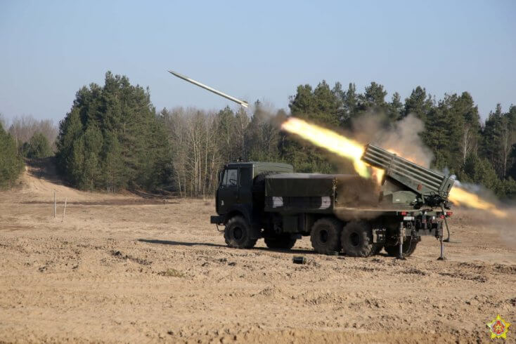 У Беларусі вырабляюць такія ж тыпы ўзбраення, без якіх "на СВА сёння вельмі складана абысціся", заяўляе Лукашэнка