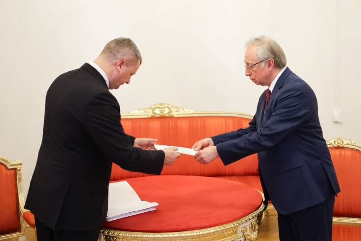 Селиверстов вручил копии верительных грамот заместителю главы МИД РФ