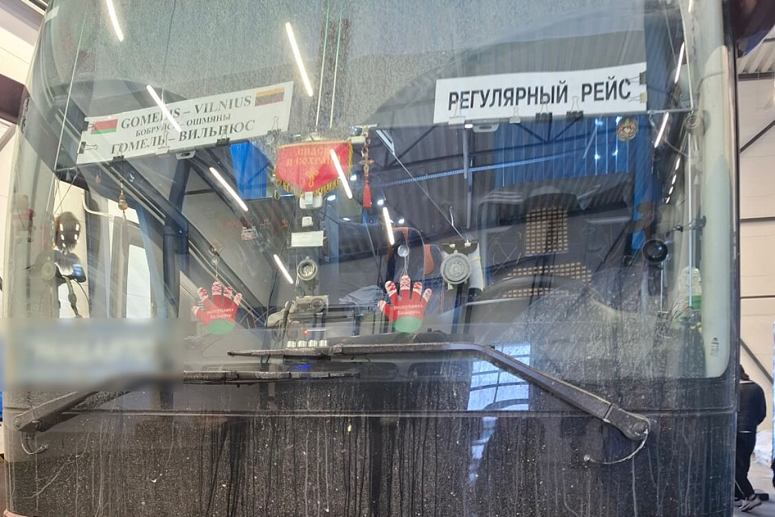 Литовские таможенники пресекли нелегальный ввоз сигарет в пассажирском автобусе из Беларуси