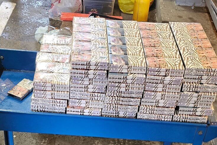 Литовская таможня изъяла у белоруса фуру, в которой он перевозил сигареты — контрабанда была спрятана в матрасе