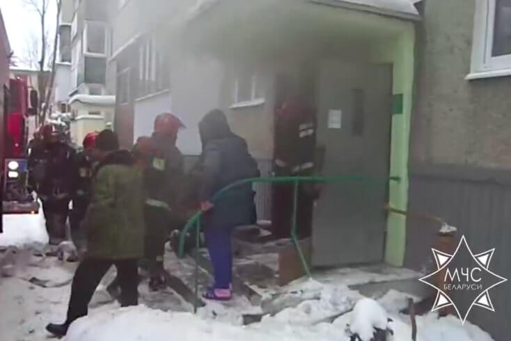 Праз пажар у падвале пяціпавярховага дома ў Бабруйску спатрэбілася эвакуяваць жыхароў