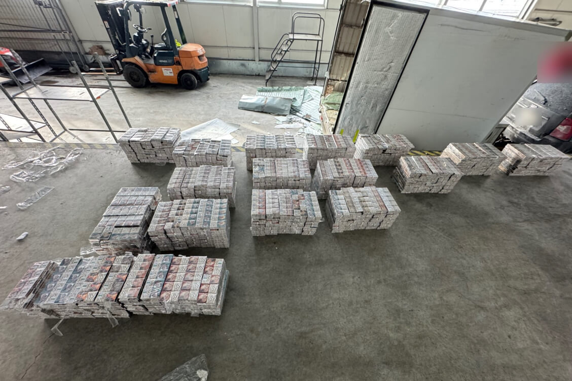 Белорус пытался провезти в Литву контрабандные сигареты в прицепе легкового автомобиля