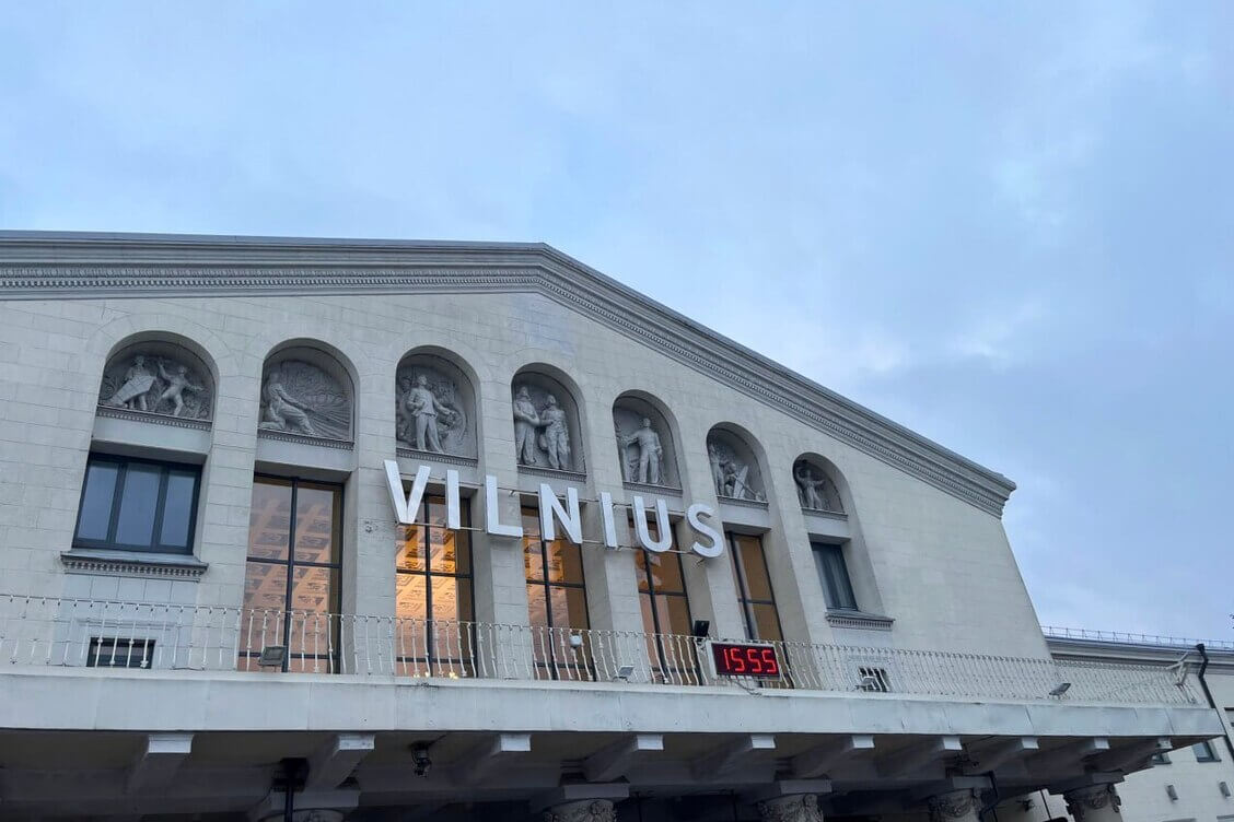 Аэропорт в Вильнюсе вновь приостанавливал работу из-за шаров с контрабандой