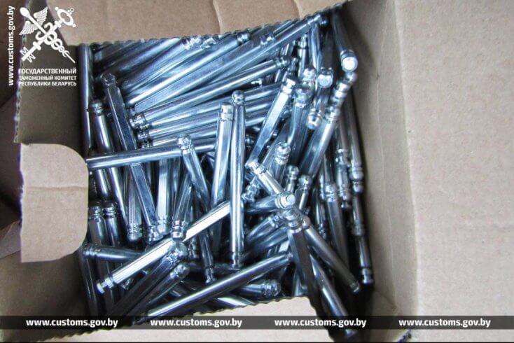 Польский перевозчик пытался ввезти в Беларусь 10 т фурнитуры, многократно занизив стоимость